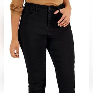 Women’s Curvy -Fit Mid-Rise Skinny Jeans